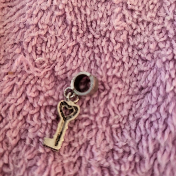 Key charm - Picture 2 of 2